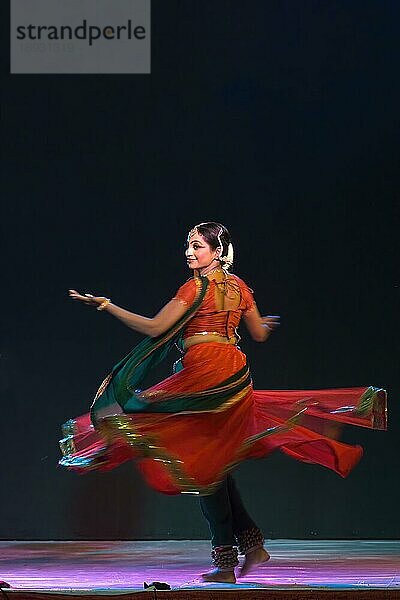 Kathak-Tanz beim Natiyanjali-Festival im Perur-Tempel  Tamil Nadu  Indien  Asien