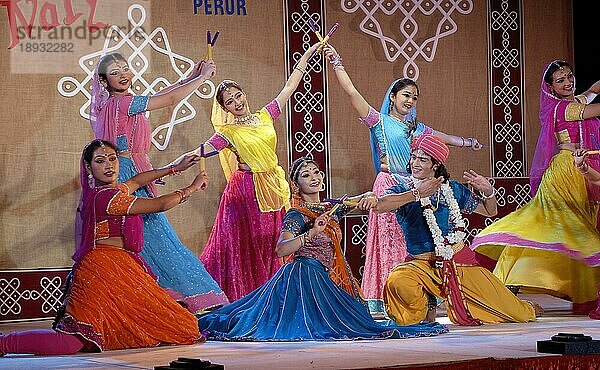 Kathak-Tanz beim Natiyanjali-Festival im Perur-Tempel  Tamil Nadu  Indien  Asien