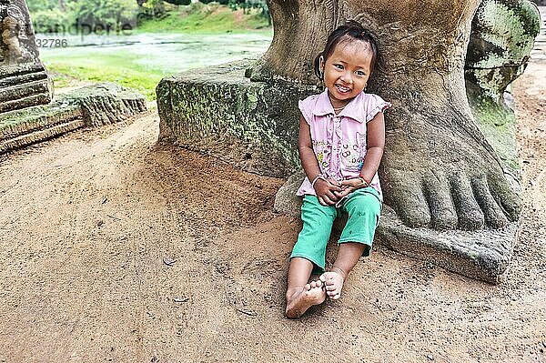 Porträt eines niedlichen Kindes im Preah-Khan-Tempel. Siem Reap. Kambodscha