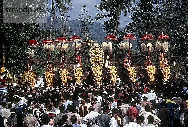 Pooram-Fest im Uthralikkavu Bhagavathi-Tempel bei Thrissur Trichur Kerala  Südindien  Indien  Asien