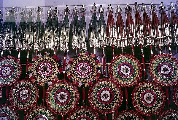 Ausstellung oder Samayam von Pooram Fest Kaparisonen in Thrissur oder Trichur  Kerala  Indien. Verzierungen