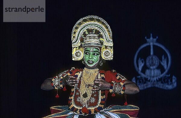 Seethankan oder Sheethankan thullal  das Kathakali des armen Mannes in Kerala Kalamandalam in Cheruthuruthy bei Soranur  Kerala  Südindien  Indien  Asien