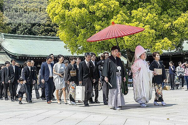 Tokio Japan. Traditionelle Hochzeitszeremonie im Meiji Jingu Shinto-Schrein