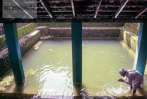 Wassertank in der Tazhtangadi Juma Masjid oder Moschee in Thazhathangady  Kottayam  Kerala  Indien  Asien