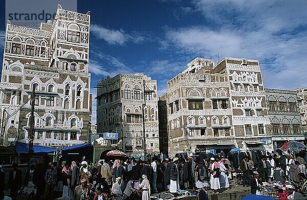 Market at Bab al Jemen at the old part of Sana'a  in der Altstadt  Sanaa  al-Yemen  Yemen  Markt am Bab al Jemen