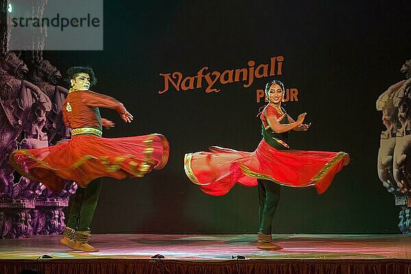 Kathak-Tanz beim Natiyanjali-Festival im Perur-Tempel  Tamil Nadu  Indien  Asien