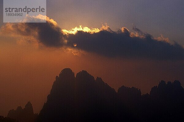 Neun-Drachen-Gipfel  Huangshan-Gebirge  Anhui  Gelbe Berge  China  Asien