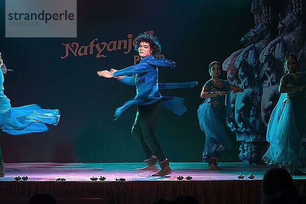 Kathak-Tanz beim Natiyanjali-Festival im Perur-Tempel  Tamil Nadu  Indien  Asien