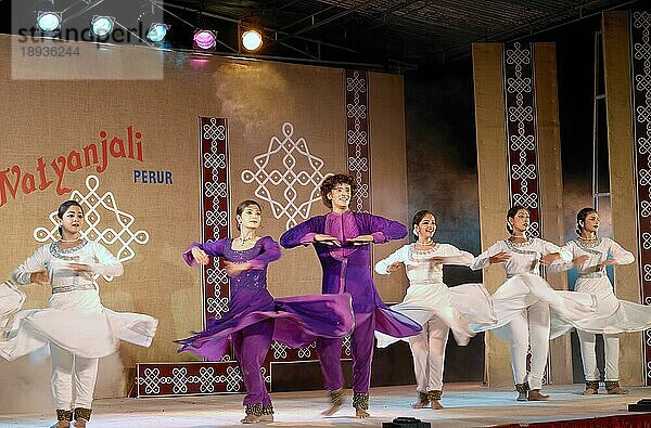 Kathak-Tanz beim Natiyanjali-Festival im Perur-Tempel  Tamil Nadu  Indien  Asien