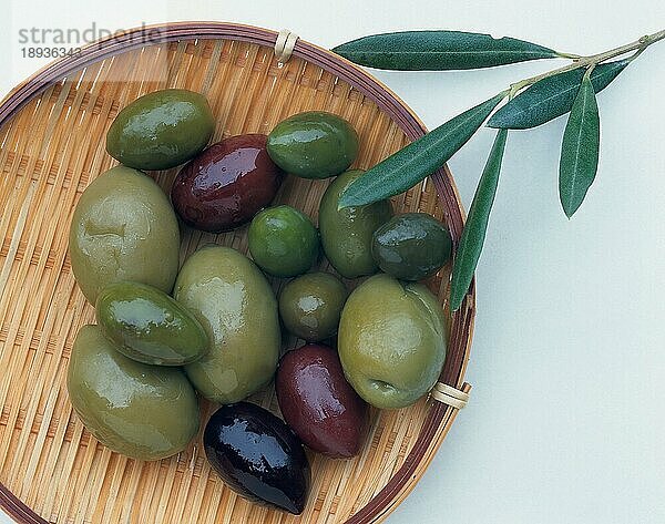 Bowl with different kinds of Olives (Olea)  Schale mit verschiedenen Sorten von Oliven  Olive