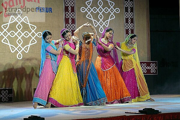 Kathak-Tanz beim Natiyanjali-Festival im Perur-Tempel  Tamil Nadu  Indien  Asien