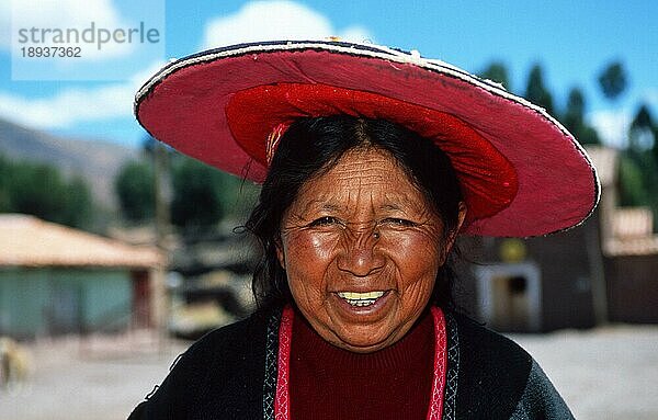 Indio-Frau  Raqchi  Peru  Südamerika