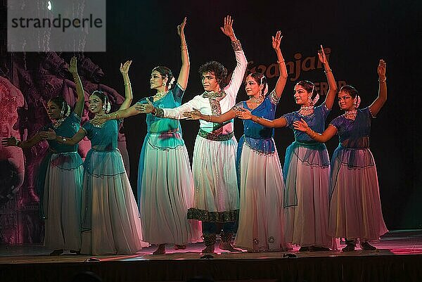 Kathak-Tanz beim Natiyanjali-Festival im Perur-Tempel  Tamil Nadu  Indien  Asien