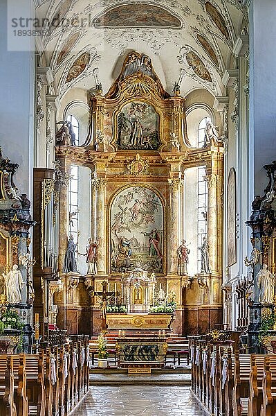Benediktinerkloster St. Trudpert  Innenansicht mit Altar  Zentrum der Christianisierung des Südschwarzwald  Münstertal  Baden-Württemberg  Deutschland  Europa