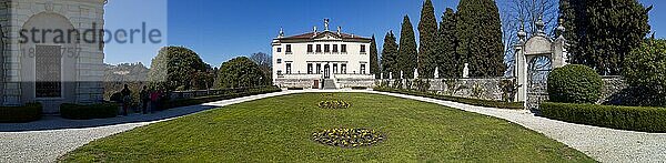 Die Villa Valmarana ai Nani hat ihren Namen von den 17 steinernen Zwergen  die ursprünglich im Garten standen und heute an den Mauern des Hauses zu sehen sind und die die Legende der Prinzessin Layana inspirieren. Die Zwerge wurden wahrscheinlich von Frances gemeißelt