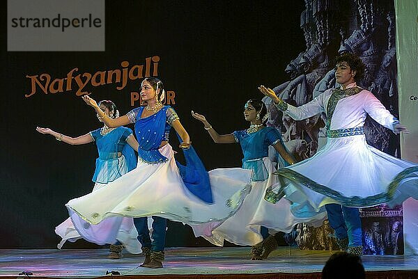 Kathak-Tanz beim Natiyanjali-Festival im Perur-Tempel  Tamil Nadu  Indien  Asien