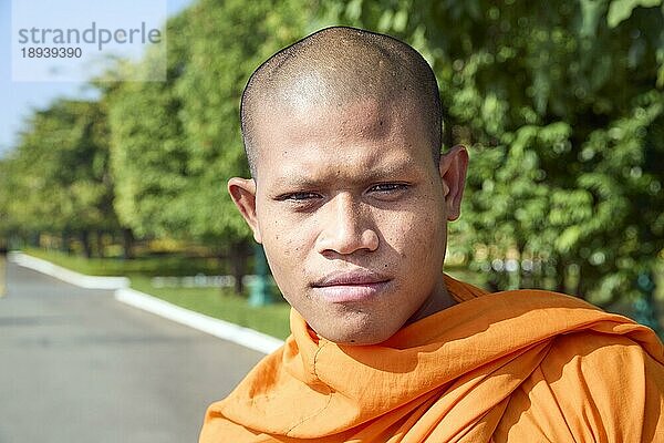 Porträt eines buddhistischen Mönchs im Königspalast in Phnom Penh  Kambodscha  Asien