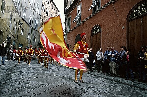 Parade of Contrades  Siena  Tuscany  Italy  Umzug der Contraden  Siena  Toskana  Italien  Europa