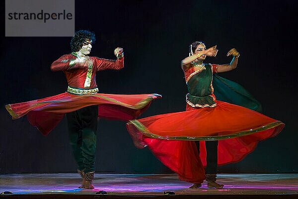 Kathak-Tanz beim Natiyanjali-Festival im Perur-Tempel  Tamil Nadu  Indien  Asien