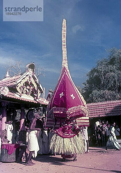 Theyyam Thira von Kenamangalath Bagavathy in Nileswar  Kerala  Südindien  Indien  Asien. Findet einmal in 100 Jahren statt  Asien