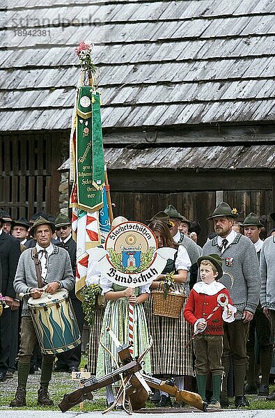 Menschen in Trachten  Thomatal  Lungau  Salzburger Land  Trachten- und Blassmusikverein  Österreich  Europa