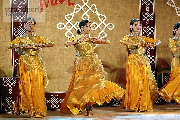 Kathak-Tanz beim Natiyanjali-Festival im Perur-Tempel  Tamil Nadu  Indien  Asien