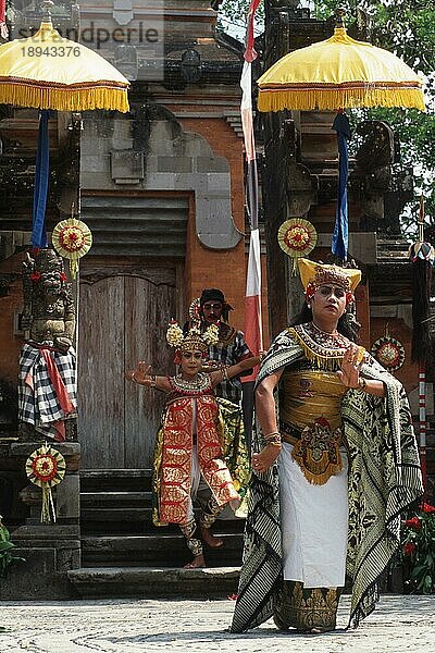 Legongtänzerin  Tänzerin  Legong-Tänzerin  Bali  Indonesien  Asien