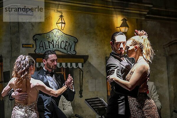 Tangotänzer im Tango-Lokal El Viejo Almacén  San Telmo  Buenos Aires  Argentinien  Südamerika