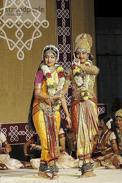 Bharatanatyam  Tanzdrama  klassischer Tanz aus Tamil Nadu  Indien  Asien