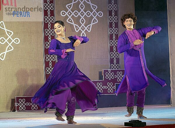 Kathak-Tanz beim Natiyanjali-Festival im Perur-Tempel  Tamil Nadu  Indien  Asien