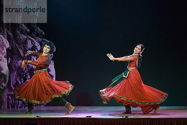 Kathak-Tanz beim Natiyanjali-Festival im Perur-Tempel  Tamil Nadu  Indien  Asien