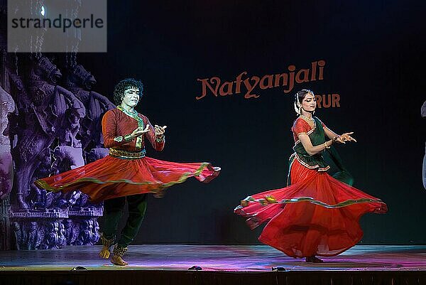 Kathak-Tanz beim Natiyanjali-Festival im Perur-Tempel  Tamil Nadu  Indien  Asien