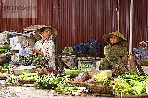 Marktfrauen  Hoi An  Vietnam  Asien