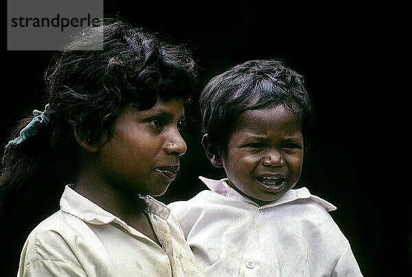 Bruder und Schwester vom Stamm der Jenu Kurumba in Nagarahole  Karnataka  Südindien  Indien  Asien