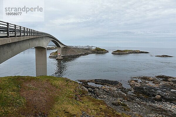 Atlantikstraße in den Schären von Norwegen