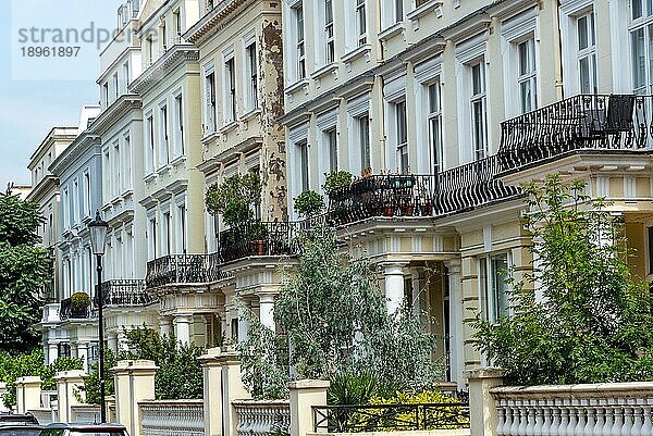 Verfallende traditionelle viktorianische Häuser gesehen in London