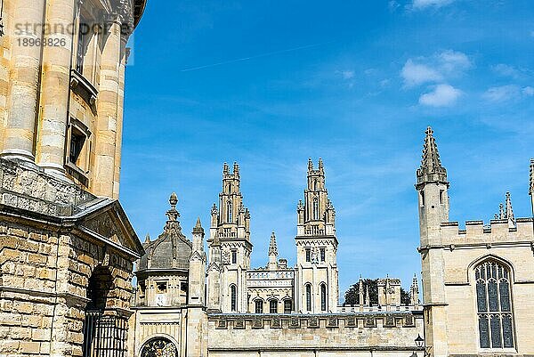 Historische Universitätsgebäude gesehen in Oxford  England  Großbritannien  Europa