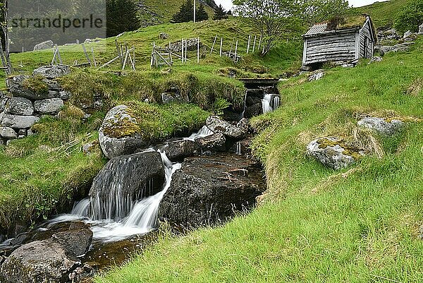 Mühlenhaus  Mühlenhäuschen an einem Bach in Norwegen