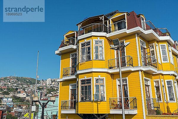 Schönes historisches Gebäude gesehen in Valparaiso  Chile  Südamerika