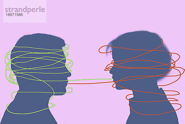 Paar mit verwickelten Köpfen in verschiedenfarbigen Linien