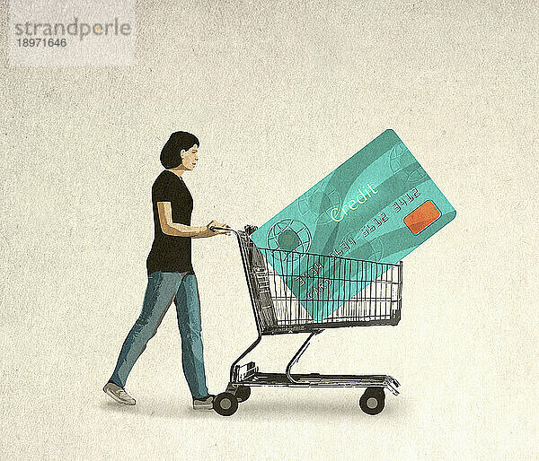Frau mit großer Kreditkarte im Einkaufswagen