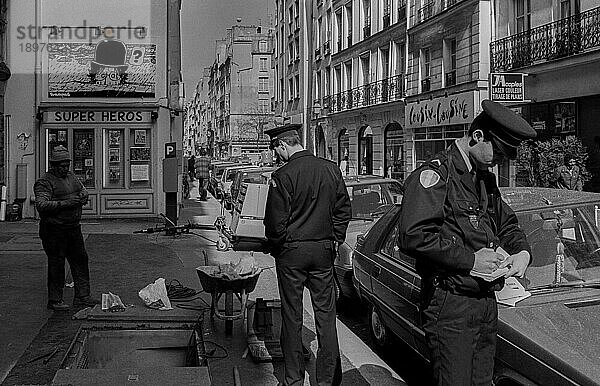Polizisten  Baustelle  Frankreich  Paris  23.03.1990  Straßenszene in Paris  Europa