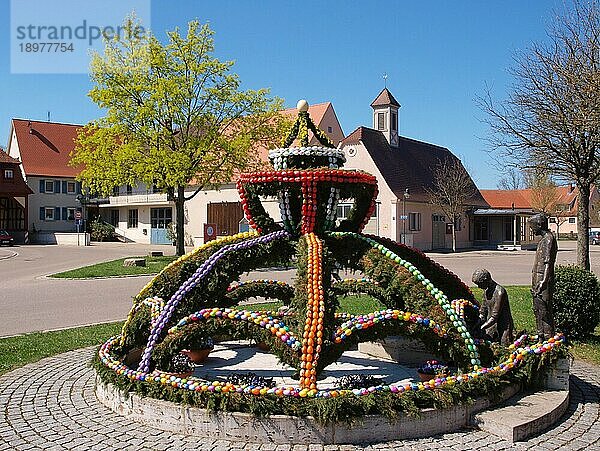 Osterbrunnen in Franken in Bayern  Regionales Brauchtum