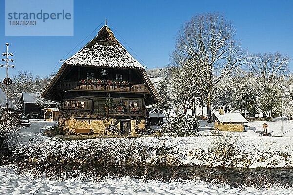 Verschneiter Schwarzwaldhof  Heimatmuseum Fürstenberger Hof  Unterharmersbach  Schwarzwald  Baden-Württemberg  Deutschland  Europa