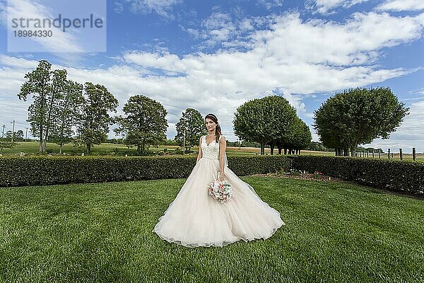 Eine Braut  die sich auf ihre Hochzeit vorbereitet