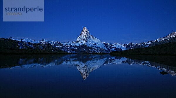 Matterhorn in der blaün Stunde
