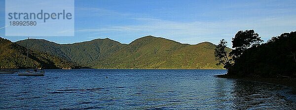 Schöne Landschaft in Neuseeland. Szene auf dem Queen Charlotte Track