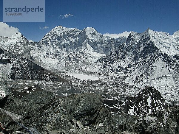 Schöne Aussicht vom Chhukhung Ri