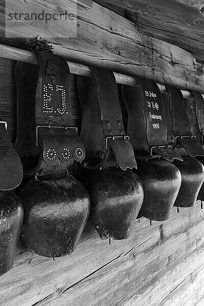 Alte traditionelle Kuhglocken im Berner Oberland