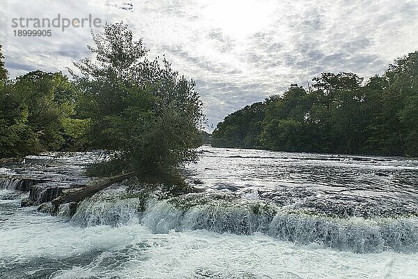 Niagarafälle ist der Sammelname für drei Wasserfälle  die die internationale Grenze zwischen Kanada und den Vereinigten Staaten  genauer gesagt zwischen der Provinz Ontario und dem Staat New York  bilden. Sie bilden das südliche Ende des Niagara